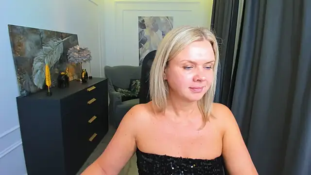 AgathaKlouin online show from 05/05/26, 07:06