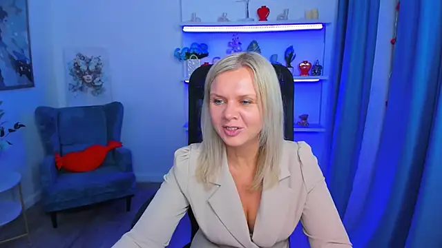 AgathaKlouin online show from 02/19/26, 07:11