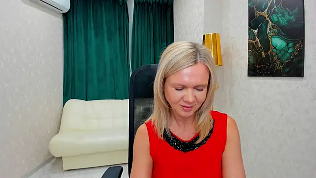 Snapshot of AgathaKlouin chatting on 02/19/25, 01:40 AgathaKlouin online show from 02/19/25, 01:40