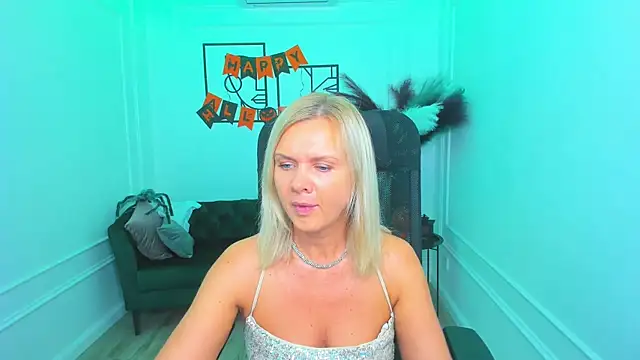 AgathaKlouin online show from 10/26/25, 07:47