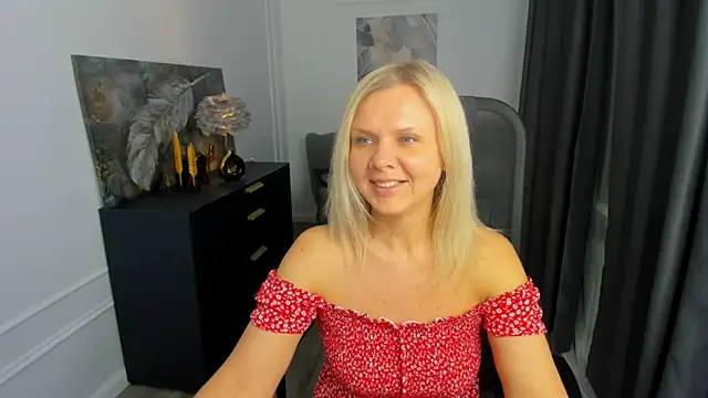 AgathaKlouin online show from 03/31/26, 07:27