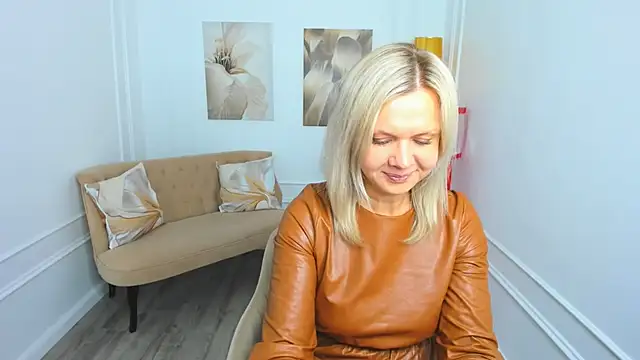 AgathaKlouin online show from 03/12/26, 07:18