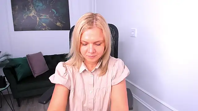AgathaKlouin online show from 05/09/26, 05:22