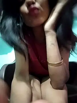 Snapshot of Hotty-Divya chatting on 10/28/25, 09:19 Hotty-Divya online show from 10/28/25, 09:19