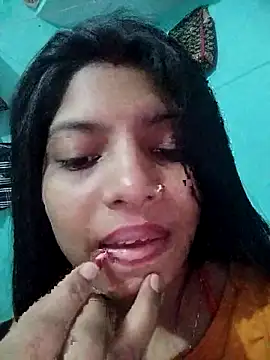 Snapshot of Hotty-Divya chatting on 10/31/25, 08:55 Hotty-Divya online show from 10/31/25, 08:55