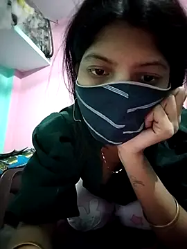 Snapshot of Hotty-Divya chatting on 11/11/25, 02:34 Hotty-Divya online show from 11/11/25, 02:34