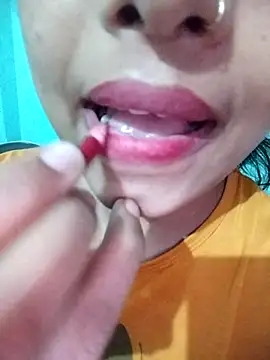 Snapshot of Hotty-Divya chatting on 09/20/25, 09:47 Hotty-Divya online show from 09/20/25, 09:47