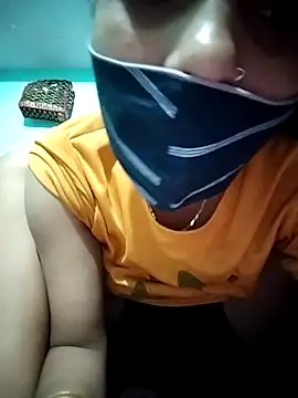 Snapshot of Hotty-Divya chatting on 09/23/25, 08:43 Hotty-Divya online show from 09/23/25, 08:43