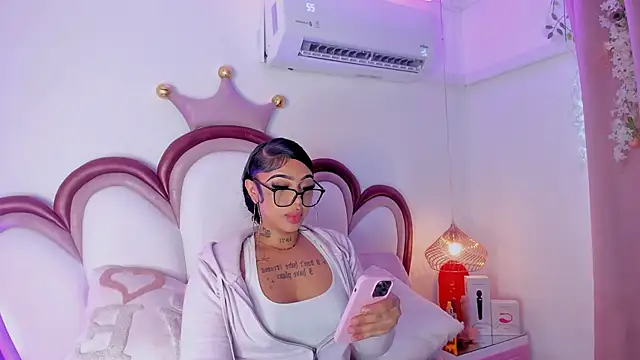 Mia Jansen online show from 05/12/26, 01:50