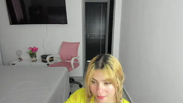 Snapshot of Ori_valentina chatting on 02/26/25, 08:47 Ori valentina online show from 02/26/25, 08:47