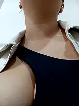 Lesly 10- online show from 10/19/25, 06:54