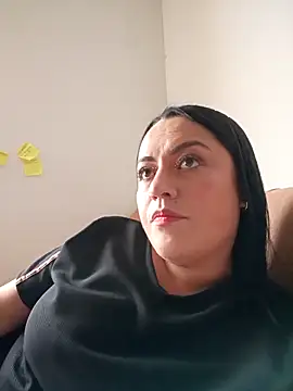 Lesly 10- online show from 03/26/26, 07:45