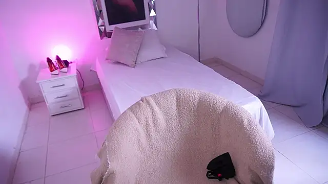 Alondrasparrow2 online show from 03/02/26, 07:54