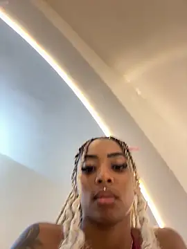 Alondrasparrow2 online show from 05/05/26, 11:30