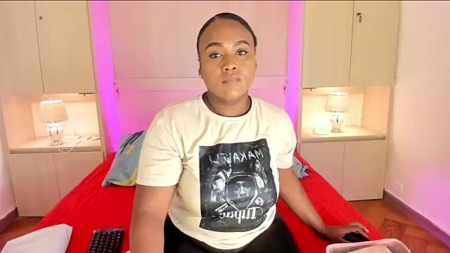 Snapshot of EmilyyStuart chatting on 02/10/26, 07:35 EmilyyStuart online show from 02/10/26, 07:35