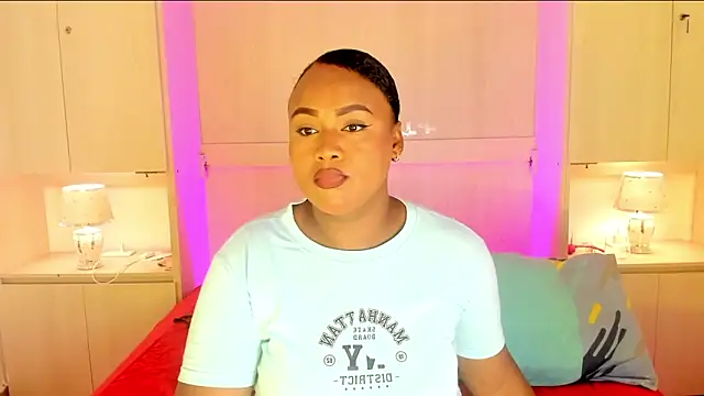 Snapshot of EmilyyStuart chatting on 02/11/26, 07:36 EmilyyStuart online show from 02/11/26, 07:36