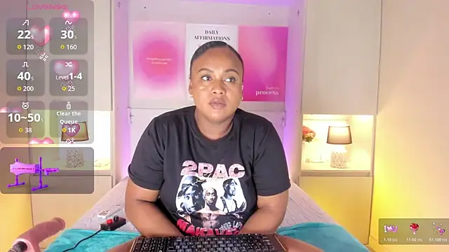 Snapshot of EmilyyStuart chatting on 12/21/25, 08:05 EmilyyStuart online show from 12/21/25, 08:05