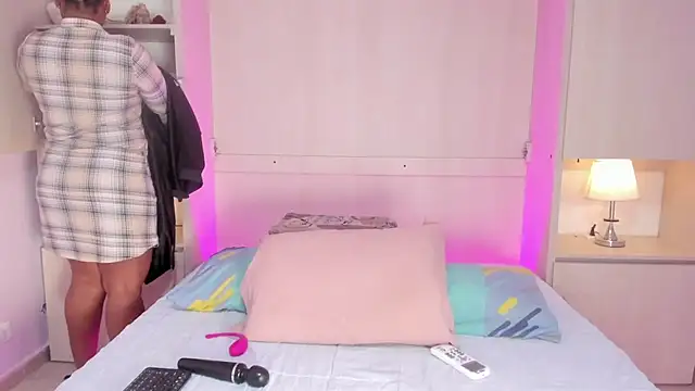 Snapshot of EmilyyStuart chatting on 02/17/26, 03:26 EmilyyStuart online show from 02/17/26, 03:26