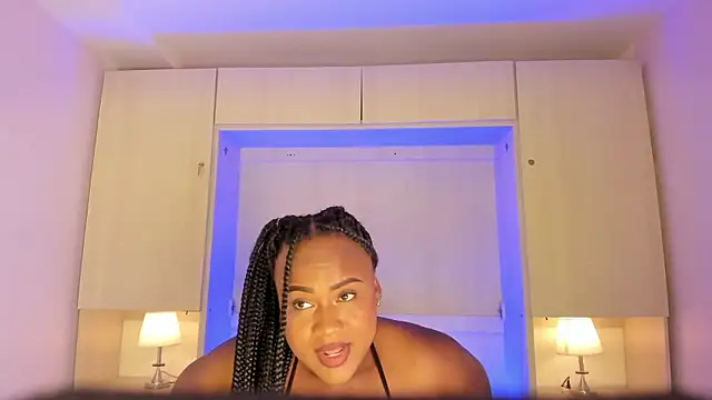 Snapshot of EmilyyStuart chatting on 01/17/26, 04:05 EmilyyStuart online show from 01/17/26, 04:05