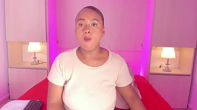 Snapshot of EmilyyStuart chatting on 03/01/26, 04:01 EmilyyStuart online show from 03/01/26, 04:01