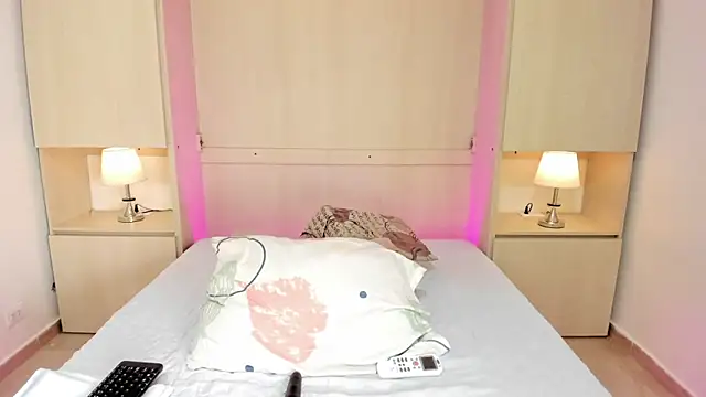 EmilyyStuart online show from 10/31/25, 04:09