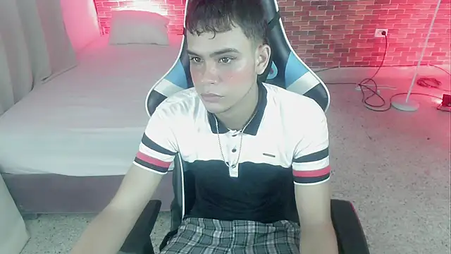 zacariasss  online show from 09/20/25, 07:24
