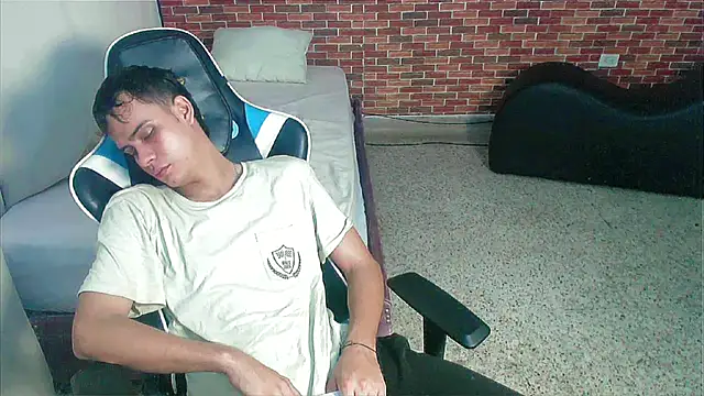 zacariasss  online show from 09/26/25, 05:03