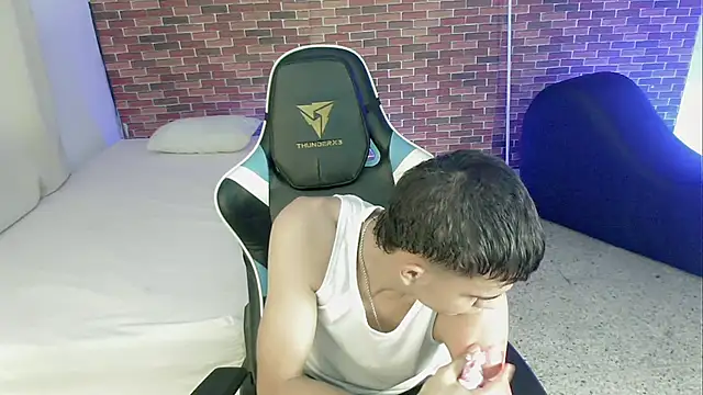 zacariasss  online show from 09/11/25, 04:12