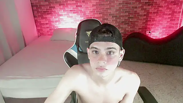 zacariasss  online show from 10/01/25, 04:06
