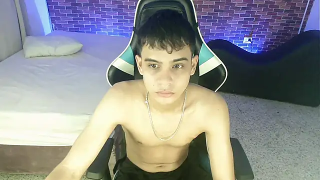 zacariasss  online show from 09/25/25, 03:56