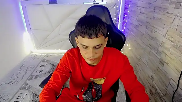 zacariasss  online show from 12/06/24, 07:50