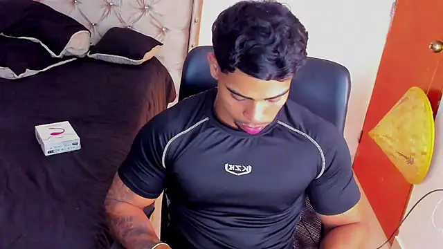 Andrew wolf7 online show from 12/23/25, 12:22