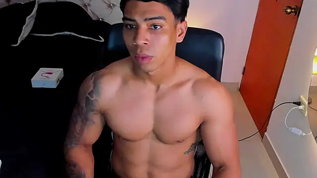 Andrew wolf7 online show from 11/07/25, 06:56