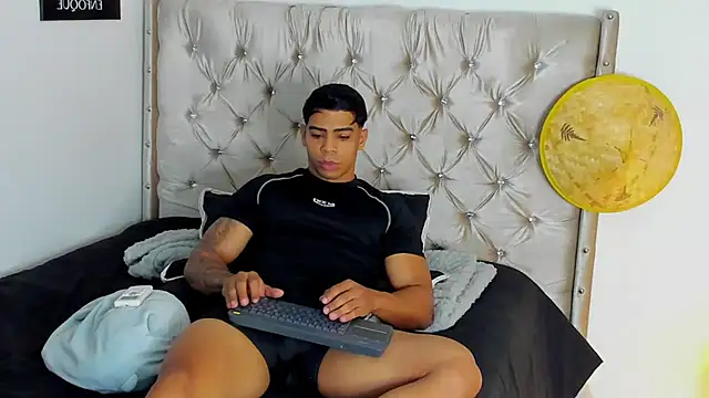 Andrew wolf7 online show from 10/25/25, 02:22