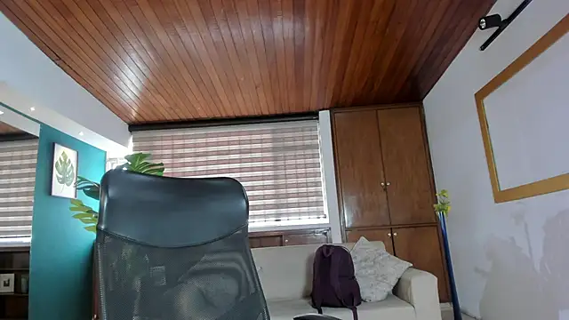 Lyssa Muller online show from 11/25/25, 01:33