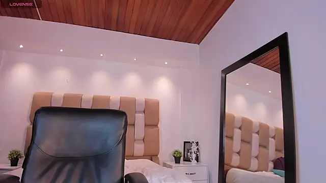 Lyssa Muller online show from 09/25/25, 12:33