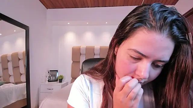 Lyssa Muller online show from 10/08/25, 12:28