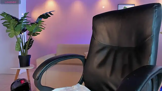 Lyssa Muller online show from 03/19/25, 03:19