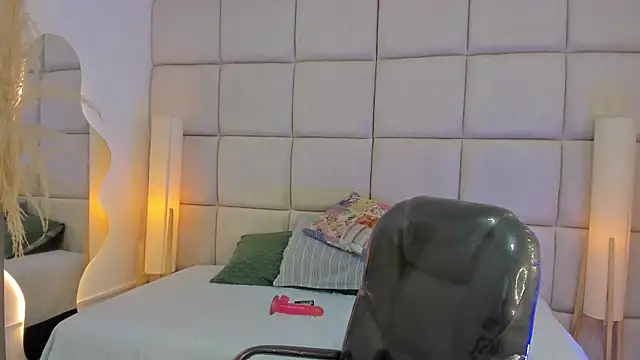 Miley Collins online show from 11/15/25, 07:51