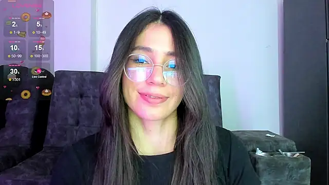 Snapshot of emmadiaz1 chatting on 01/07/25, 01:49 emmadiaz1 online show from 01/07/25, 01:49