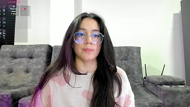 Snapshot of emmadiaz1 chatting on 09/26/25, 02:51 emmadiaz1 online show from 09/26/25, 02:51