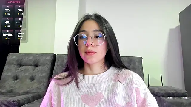 Snapshot of emmadiaz1 chatting on 11/06/25, 03:43 emmadiaz1 online show from 11/06/25, 03:43