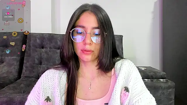 Snapshot of emmadiaz1 chatting on 02/26/25, 01:46 emmadiaz1 online show from 02/26/25, 01:46