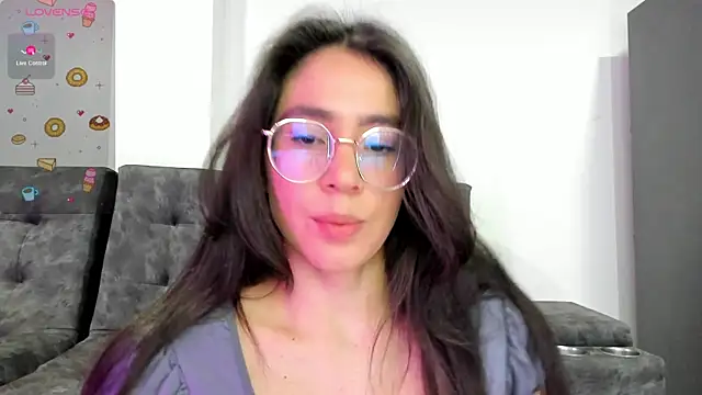 Snapshot of emmadiaz1 chatting on 01/30/25, 02:27 emmadiaz1 online show from 01/30/25, 02:27