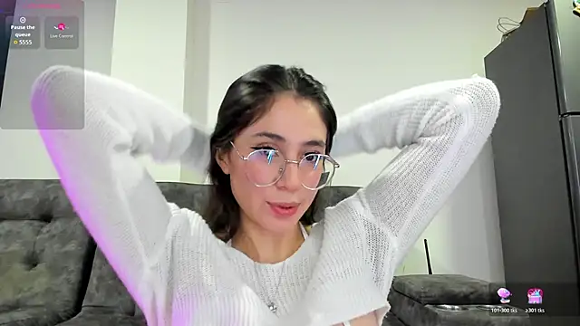 Snapshot of emmadiaz1 chatting on 12/02/25, 04:14 emmadiaz1 online show from 12/02/25, 04:14