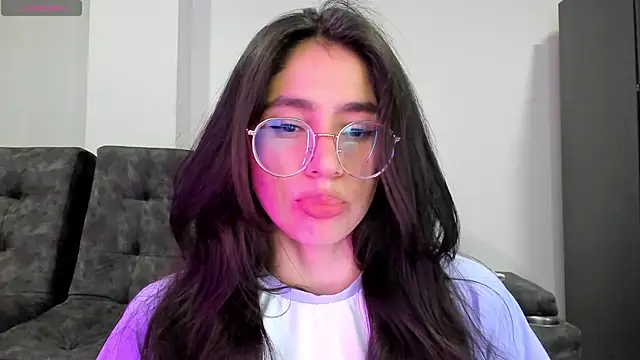 Snapshot of emmadiaz1 chatting on 01/31/25, 04:25 emmadiaz1 online show from 01/31/25, 04:25