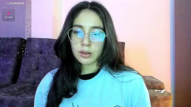 Snapshot of emmadiaz1 chatting on 12/05/24, 04:15 emmadiaz1 online show from 12/05/24, 04:15