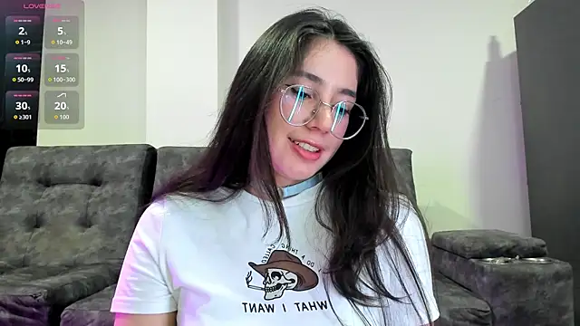 Snapshot of emmadiaz1 chatting on 10/10/25, 03:29 emmadiaz1 online show from 10/10/25, 03:29