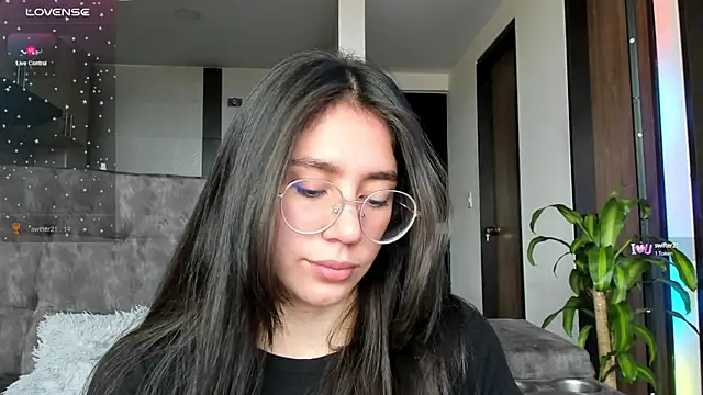 Snapshot of emmadiaz1 chatting on 12/18/24, 05:42 emmadiaz1 online show from 12/18/24, 05:42