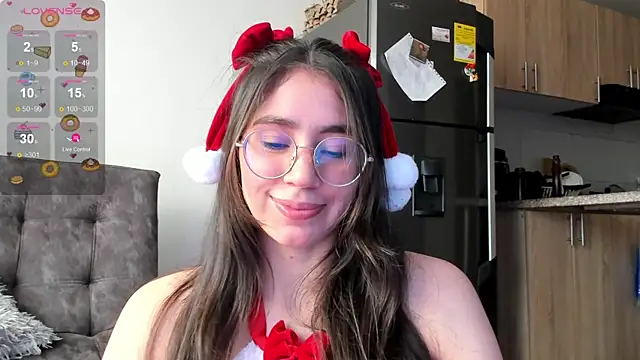 Snapshot of emmadiaz1 chatting on 12/21/24, 06:22 emmadiaz1 online show from 12/21/24, 06:22